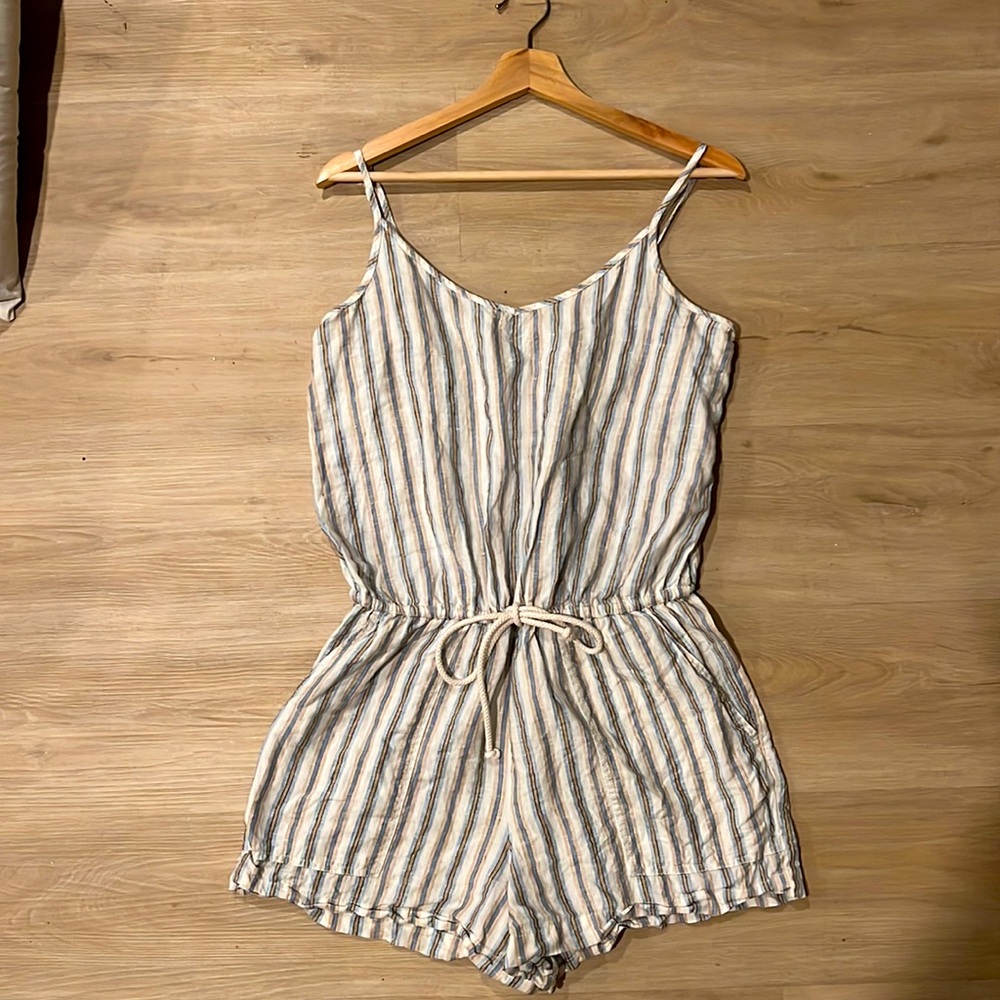Short romper in 100% linen is so cute and comfy.